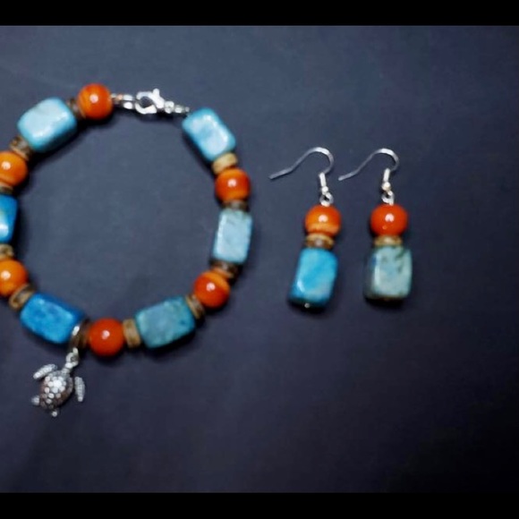 Handmade Beaded Bracelet - Picture 2 of 2
